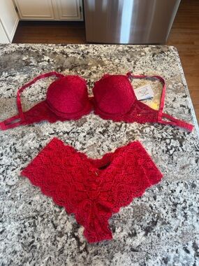 Smart & Sexy Red Lace Push-Up Bra and Cheeky Panty Set